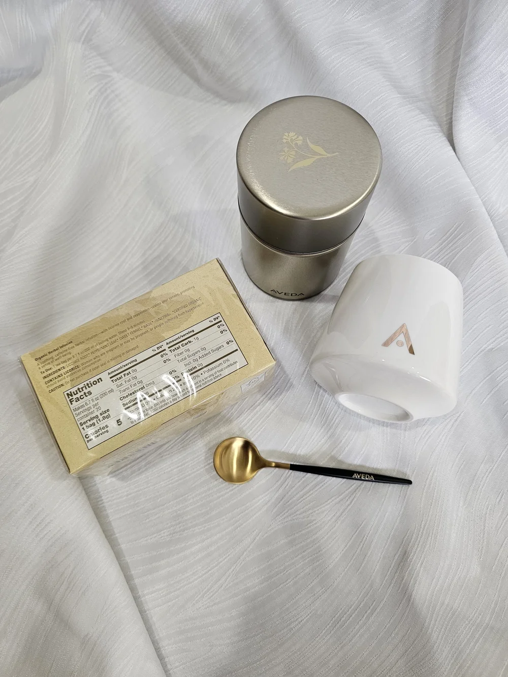 AVEDA Rosemary Mint Body Lotion 6.7 oz with FREE Tea Set